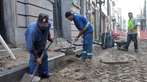 Calçadão de rua no Centro Histórico de Santos começa a ganhar novo visual - Imagem: reprodução Prefeitura de Santos