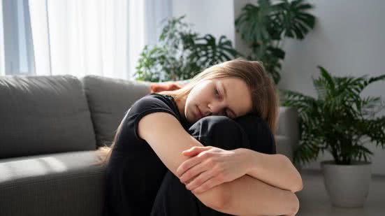 A identificação precoce de sintomas é um passo essencial para garantir que os indivíduos recebam o apoio necessário - Imagem: Freepik