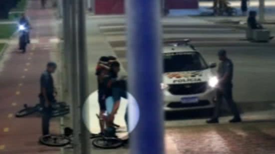 Ação rápida da Polícia Militar frustra possível assalto na Orla de São Vicente - Imagem: Reprodução/ CCO