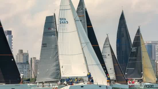 Durante a competição, os participantes irão cruzar o Atlântico Sul sob diversas condições de mar e ventov - Imagem: Divulgação/ Will Carrara/ Jornal da Orla