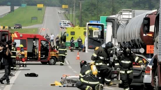 O cenário inicia com um veículo de passeio que apresenta pane mecânica na faixa 1 - Imagem: Divulgação/ Ecovias