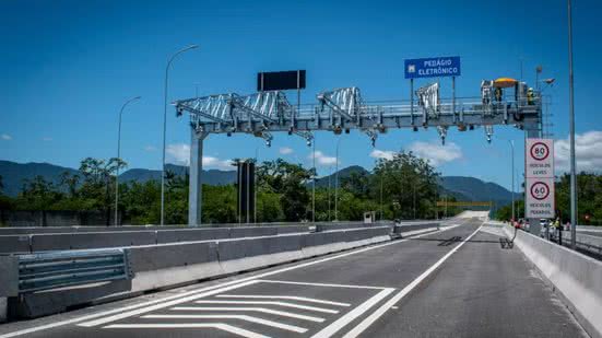 Pistas já foram liberadas aos usuários da via, que opera com sistema de pedágio Free Flow - Imagem: Divulgação/ Tamoios/ G1