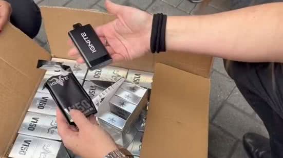 Operação da Receita Federal reprime contrabando de cigarros eletrônicos no Porto de Santos - Imagem: Divulgação/ Receita Federal