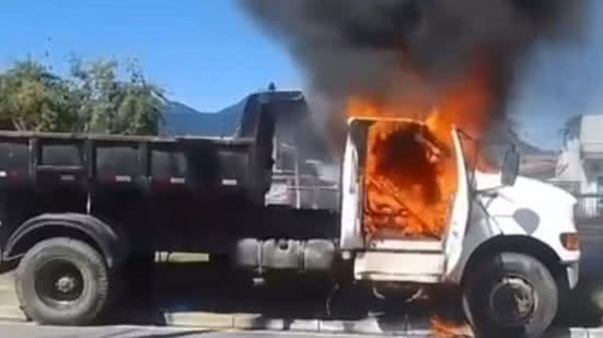 Equipe da corporação fez vistoria do veículo - Imagem: Divulgação/ Corpo de Bombeiros/ Costa Norte