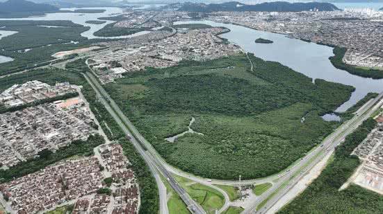 Deputado Mário Maurici e presidente da APS discutem projeto logístico na Ilha do Tatu, visando desenvolvimento e preservação ambiental. - Imagem: Reprodução | Facebook