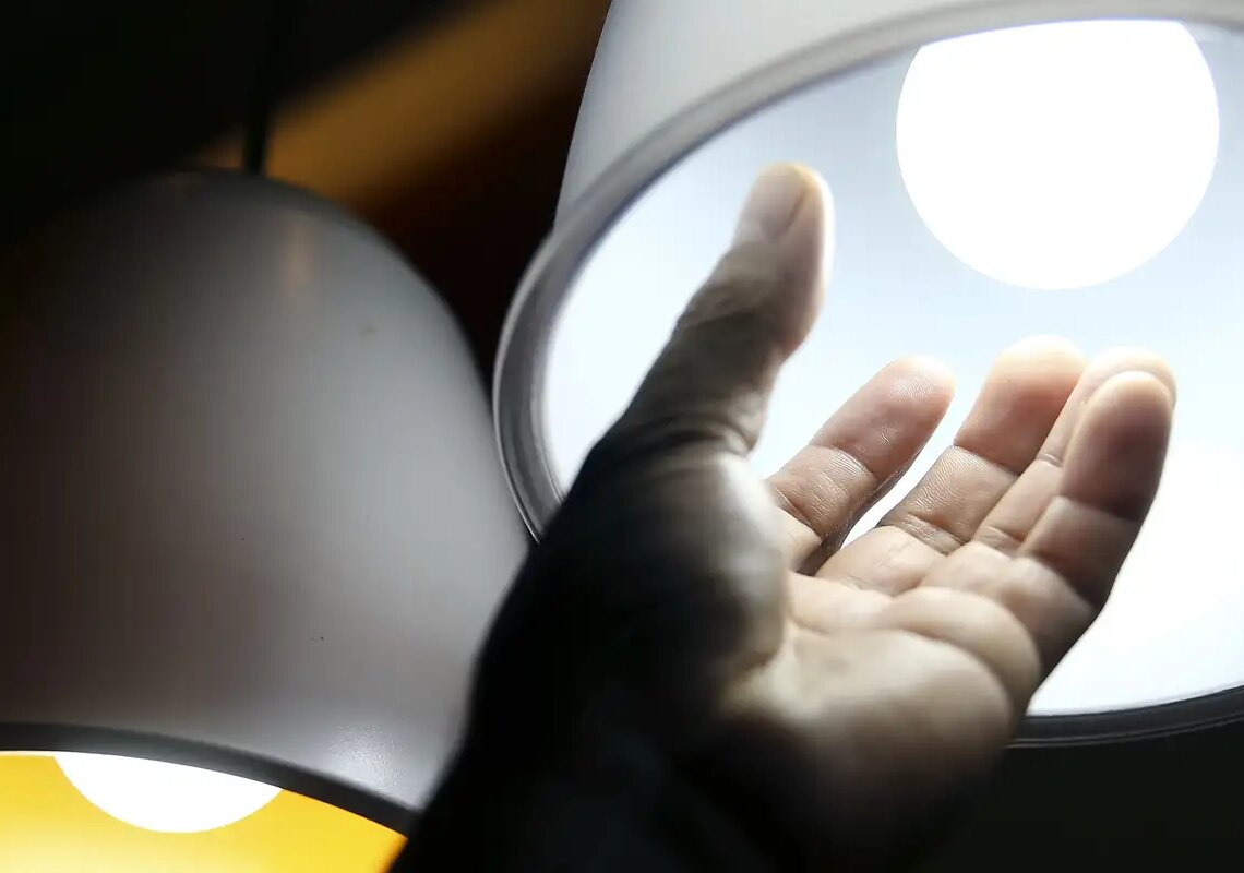 Setembro continua com conta de luz mais cara e bandeira vermelha