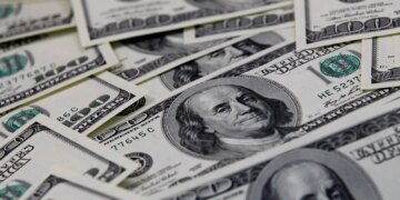 Dólar cai para R$ 5,42 após declarações de presidente do Fed
