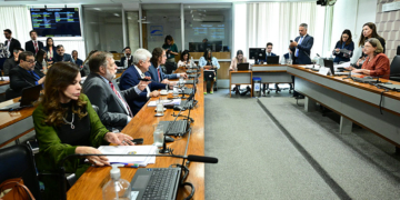 CE analisa mais verbas para escolas com atividades em dias não-letivos — Senado Notícias