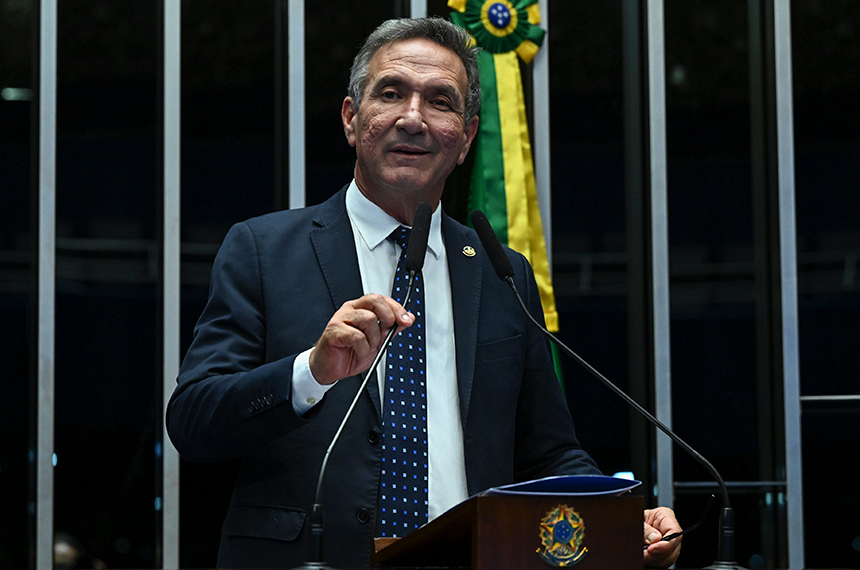 Lucas Barreto critica aumento da energia no Amapá — Senado Notícias