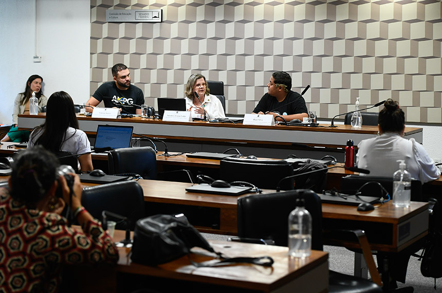 PNE foi quase totalmente descumprido, apontam debatedores — Senado Notícias