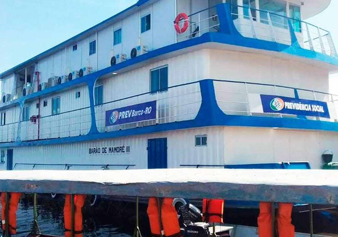 INSS usa barcos para orientar aposentados da Amazônia sobre descontos