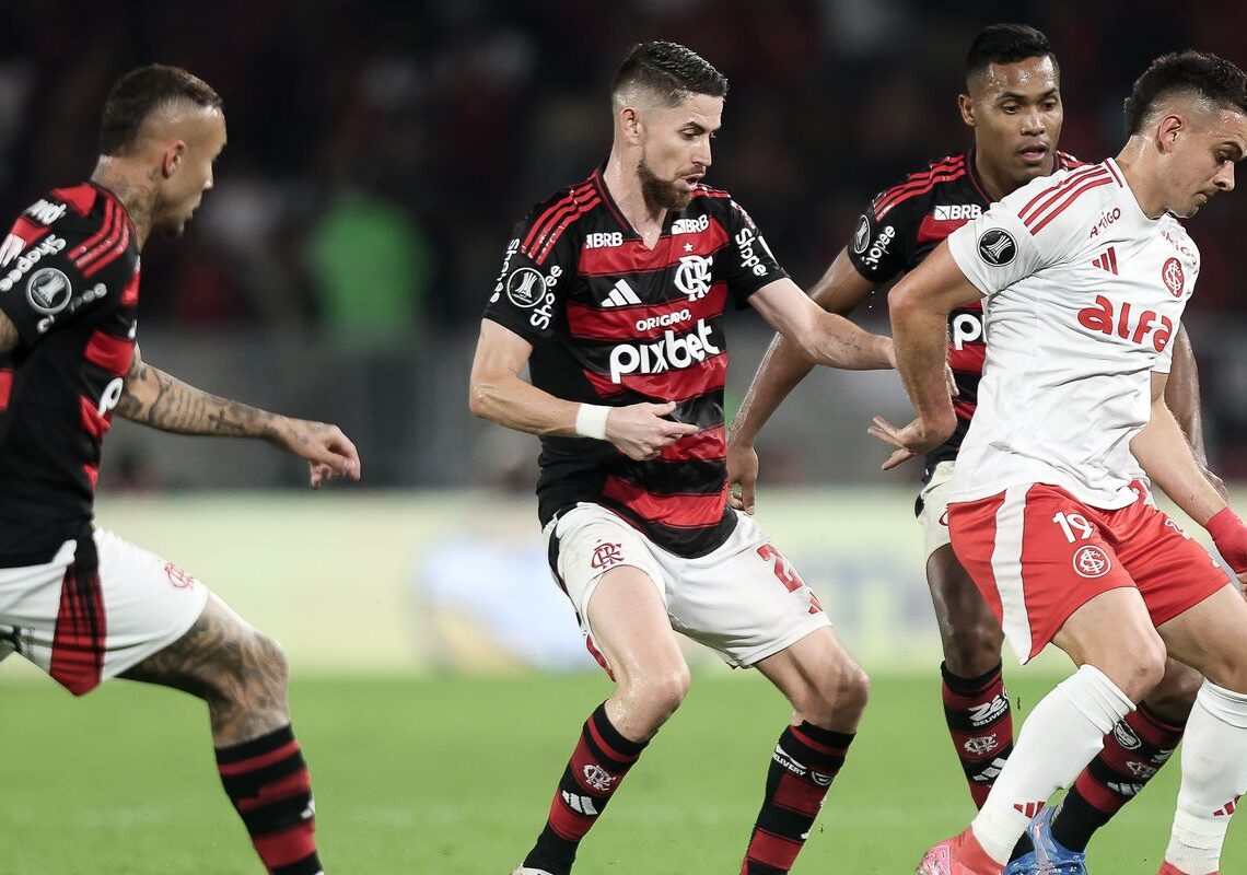 Nacional acompanha duelo final entre Inter e Fla pela Libertadores