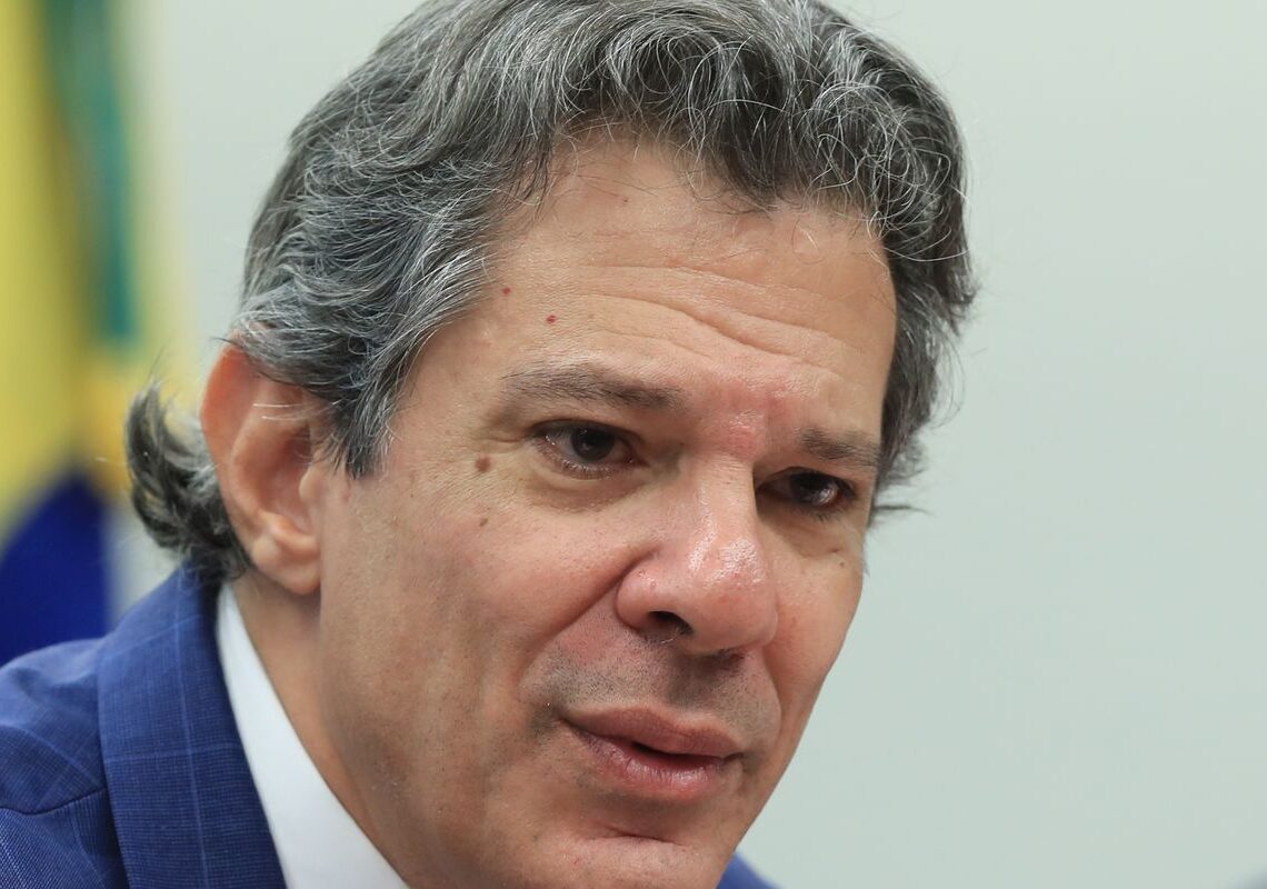 Haddad: 20 milhões de brasileiros não deveriam estar pagando IR