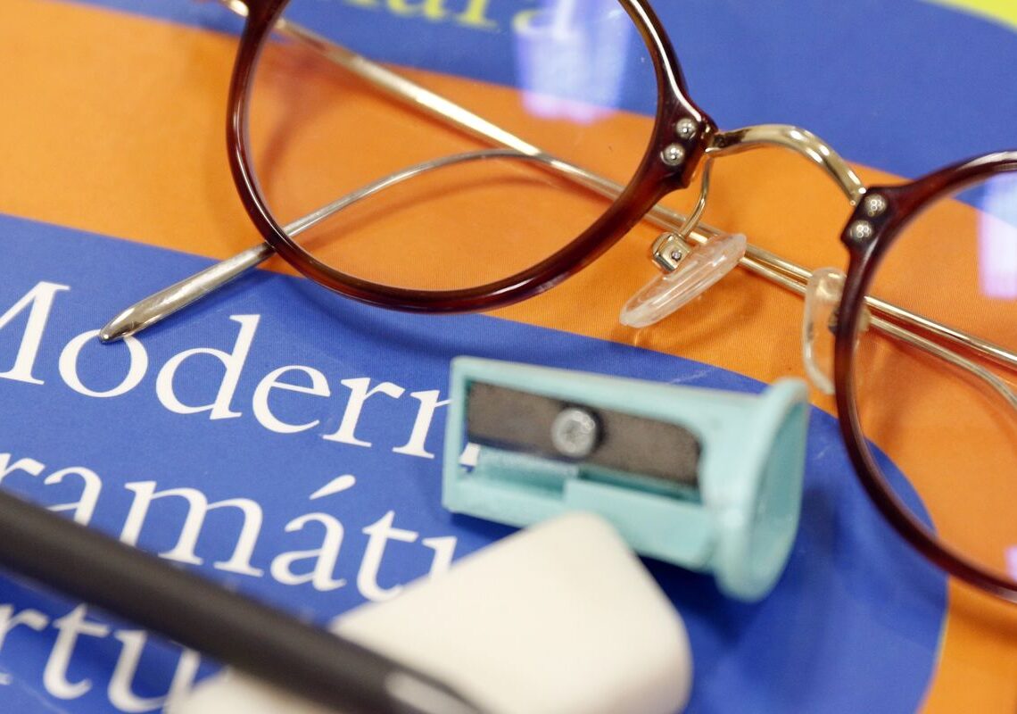 Oftalmologistas apontam risco de atendimento por pessoas sem formação