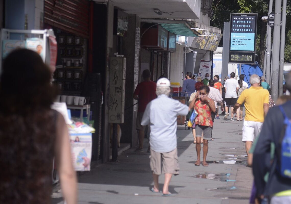 Brasil abre 129,8 mil postos formais de trabalho em julho