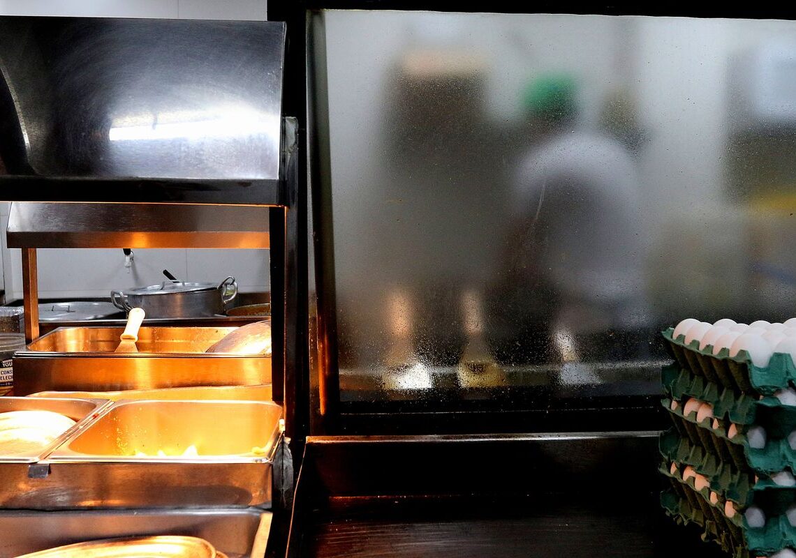 Setor de serviços atingiu recorde de 15,2 milhões de empregos em 2023