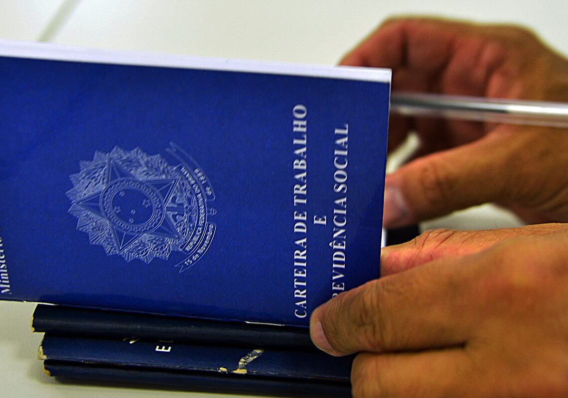 Brasil cria mais de 147 mil empregos com carteira assinada em agosto