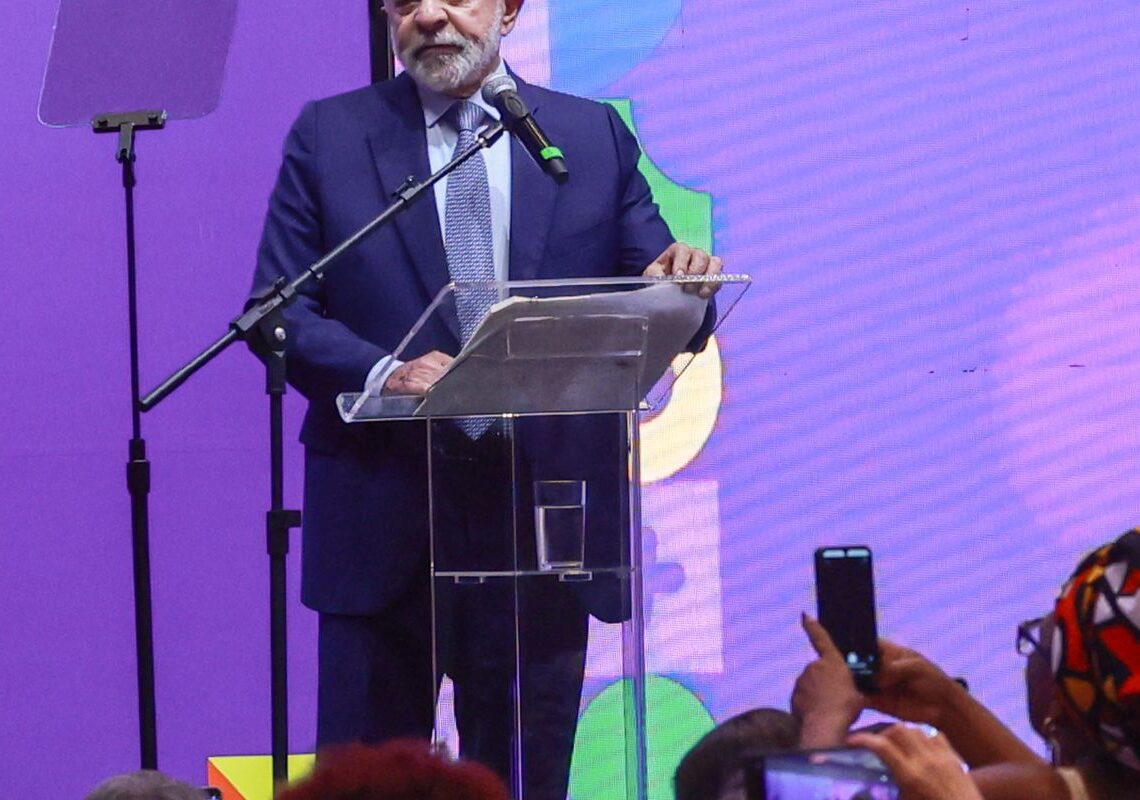 Lula abre conferência e sanciona ampliação da licença-maternidade