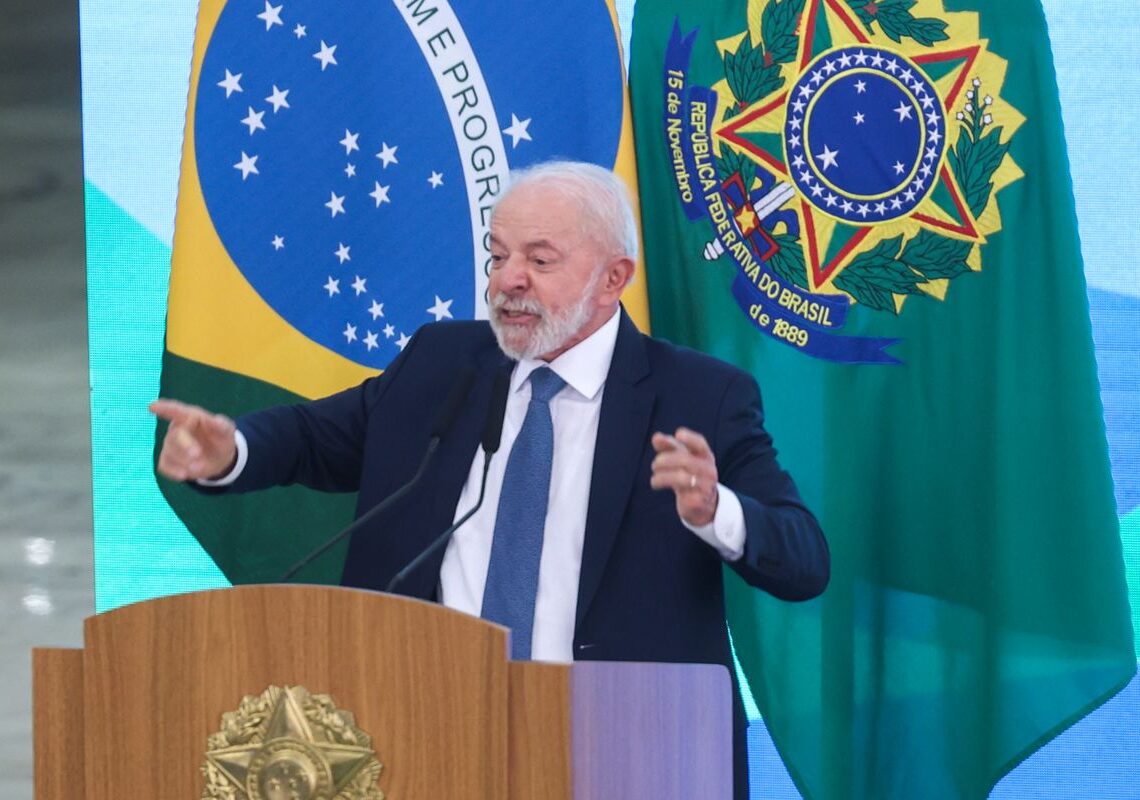 Lula critica projeto que dificulta ação judicial contra parlamentares