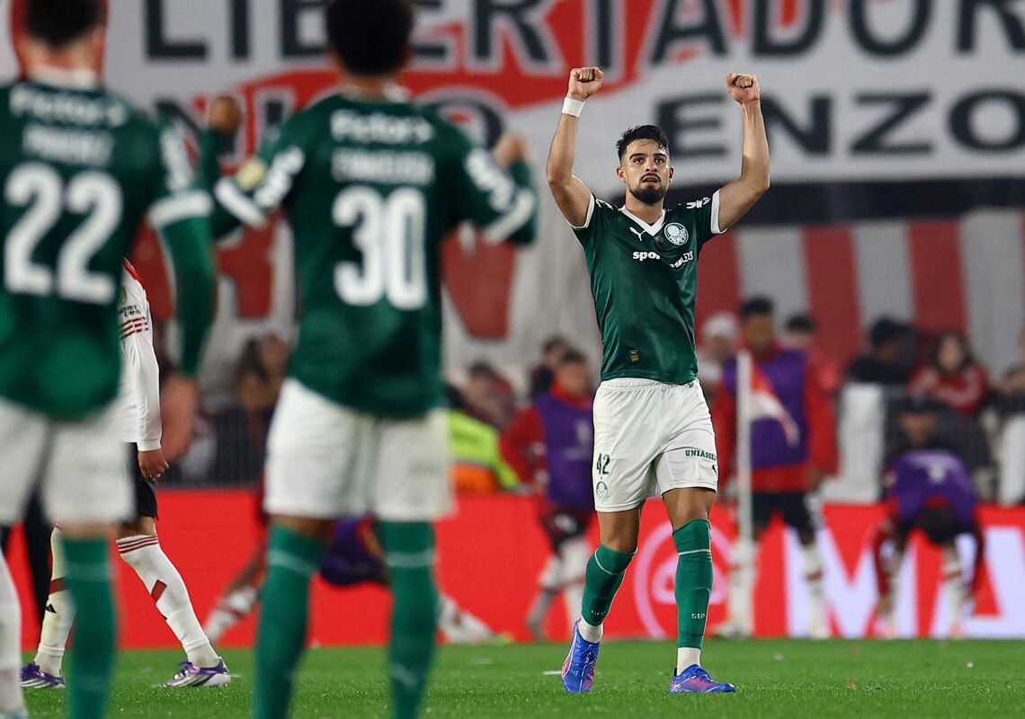 Palmeiras supera pressão e derrota River no Monumental de Núñez