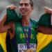 Caio Bonfim é campeão mundial dos 20 km da marcha atlética em Tóquio