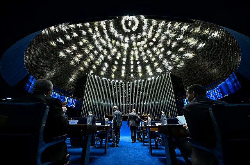 Senado pode votar pena maior a quem fornece droga ou bebida a menor de 18 — Senado Notícias