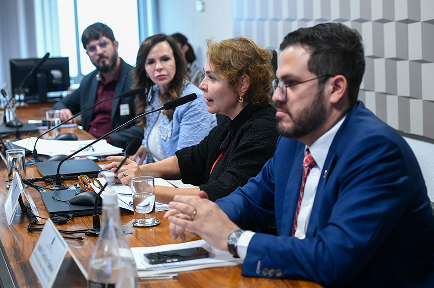 debatedores reiteram que o Fundeb é fundamental para a educação pública — Senado Notícias