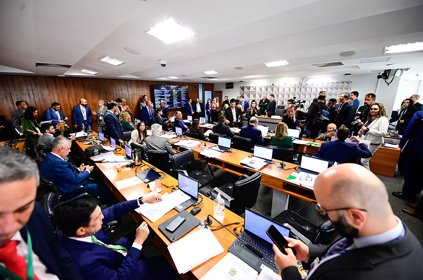 CPMI quebra sigilos de lobista, ex-diretores do INSS e associações de aposentados — Senado Notícias