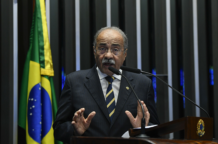 Rodrigues cobra negociação com os EUA para incluir produtos na isenção tarifária — Senado Notícias