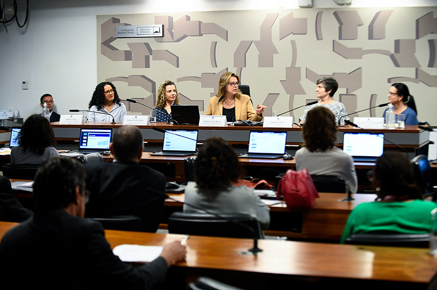 Apoio e tratamento podem frear aumento do alcoolismo entre mulheres — Senado Notícias