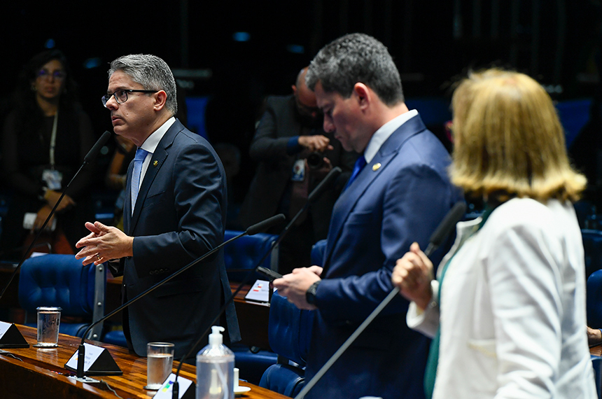 Após execução de delegado, senadores cobram projetos contra o crime organizado — Senado Notícias