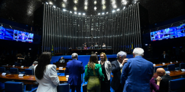 Senado aprova conta de luz gratuita para famílias de baixa renda — Senado Notícias