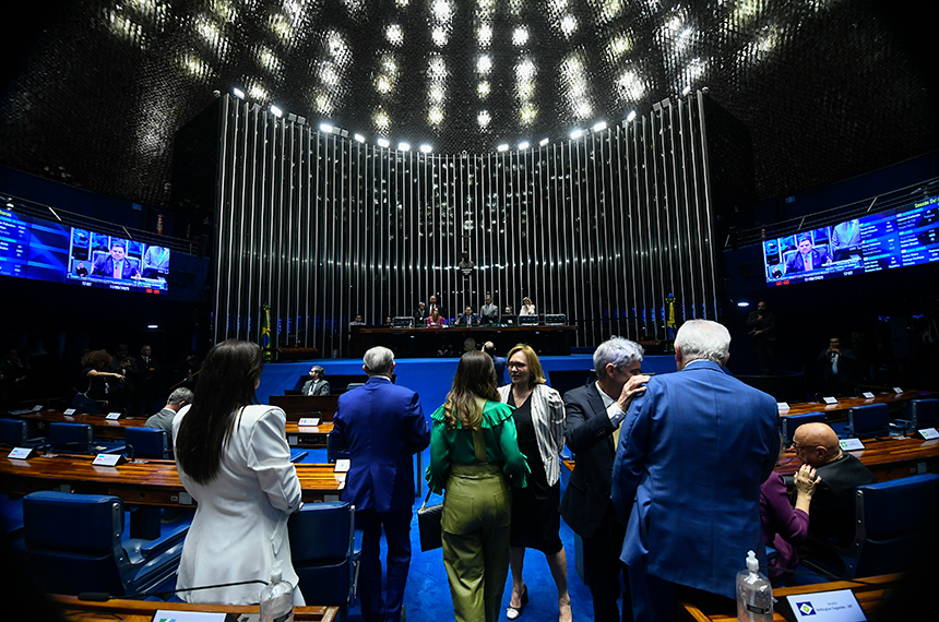 Senado aprova conta de luz gratuita para famílias de baixa renda — Senado Notícias