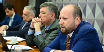 Nelson Wilians nega participação em fraudes e cala-se diante da CPMI — Senado Notícias