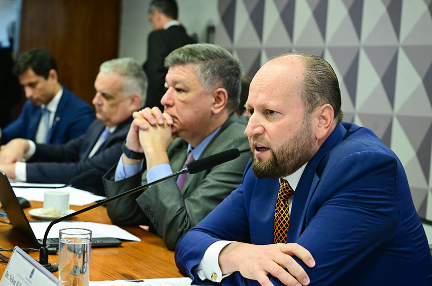 Nelson Wilians nega participação em fraudes e cala-se diante da CPMI — Senado Notícias