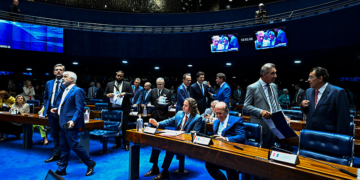 Aprovado texto base do projeto que retira despesas com ‘tarifaço’ do teto de gastos — Senado Notícias