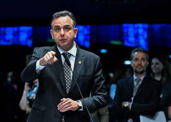 Pacheco e Randolfe exaltam coragem de Davi Alcolumbre à frente do Senado — Senado Notícias
