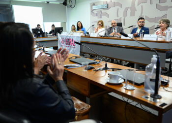 Debatedores defendem ação articulada para implementar Lei do Alzheimer — Senado Notícias