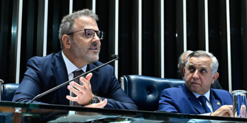 Defesa da democracia marca homenagem a associação dos procuradores — Senado Notícias