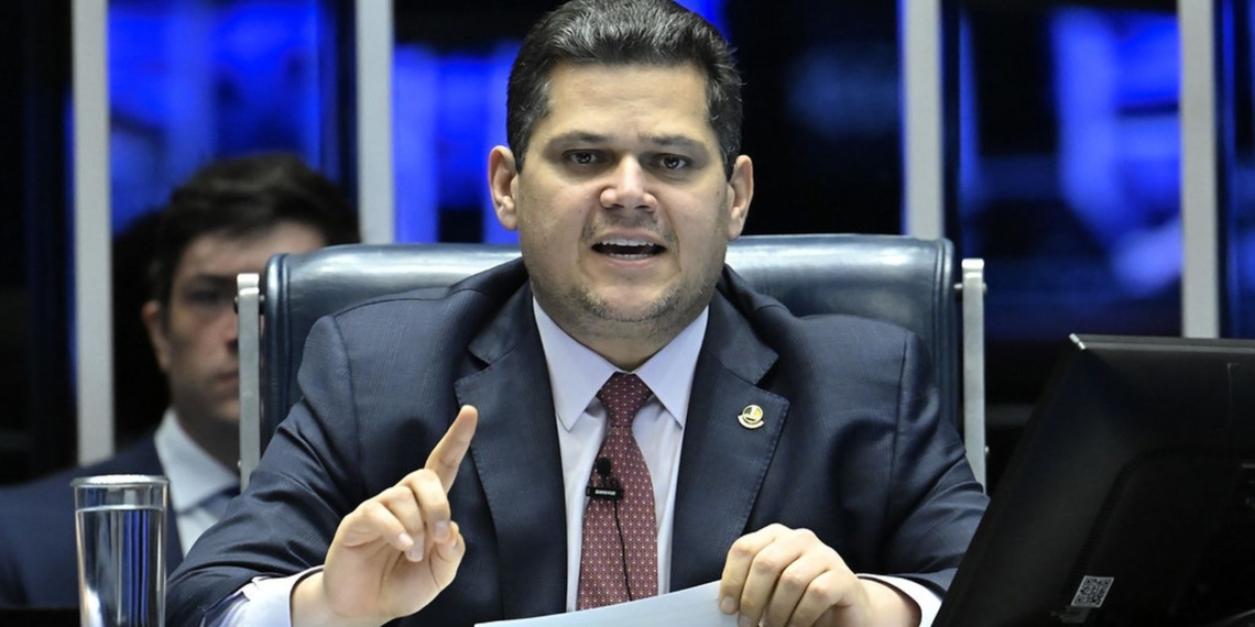 Alcolumbre manda arquivar PEC da Blindagem após rejeição de CCJ
