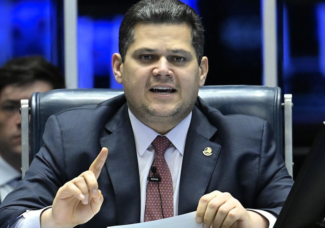 Alcolumbre manda arquivar PEC da Blindagem após rejeição de CCJ