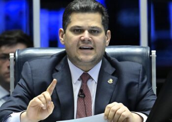 Alcolumbre manda arquivar PEC da Blindagem após rejeição de CCJ