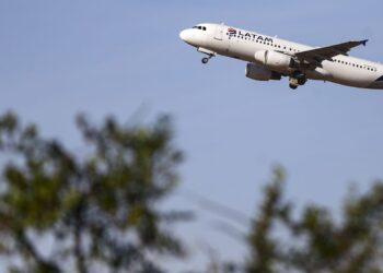 Latam anuncia compra de 24 aviões da Embraer