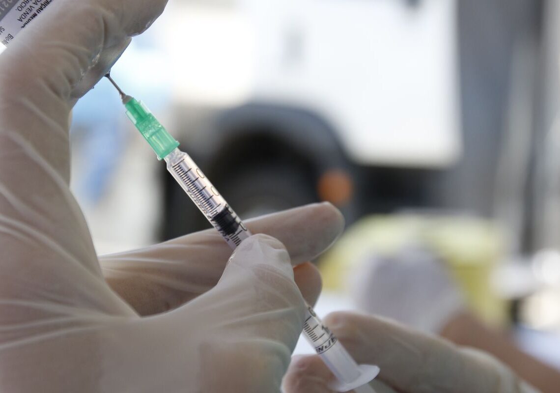 Casos de sarampo tiveram aumento de 34 vezes em 2025, alerta Opas