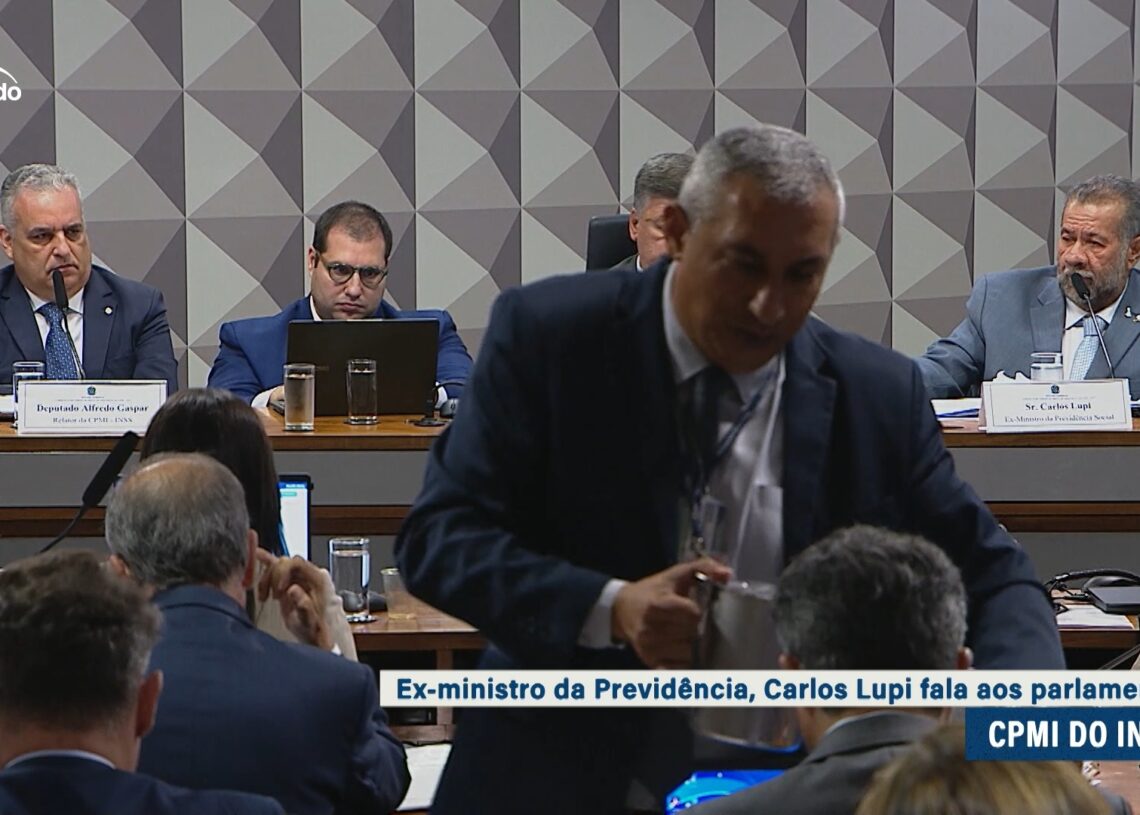 Carlos Lupi diz à CPMI que INSS só percebeu tamanho da fraude após ação da PF — Senado Notícias