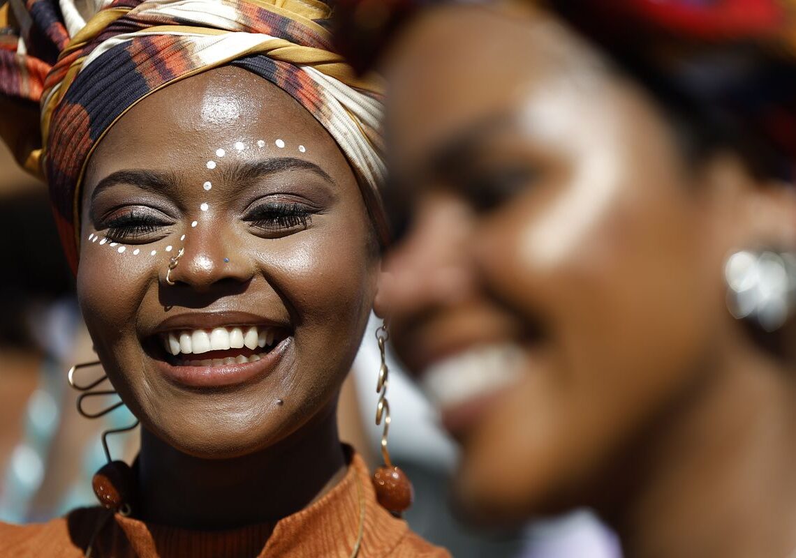 Especialistas defendem atenção específica para saúde da pele negra