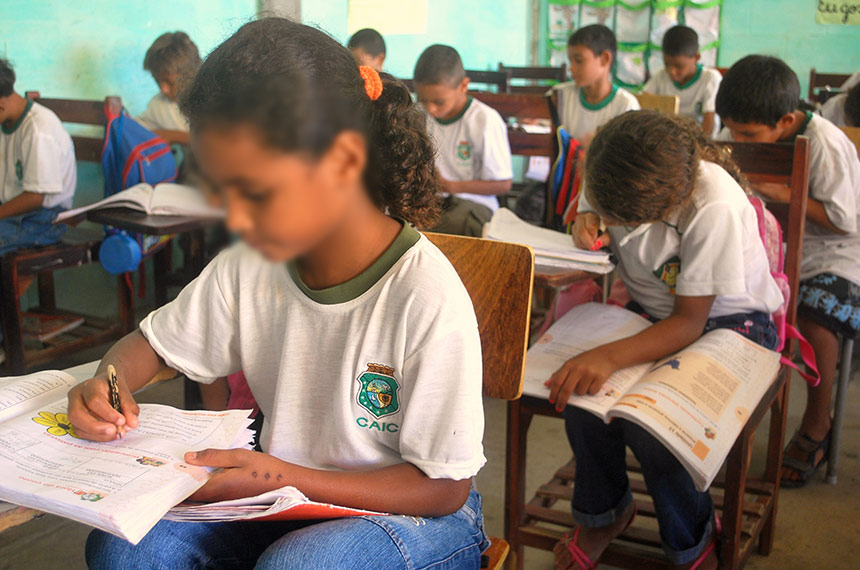 Formação de professor para alfabetização é tema de debate na terça — Senado Notícias