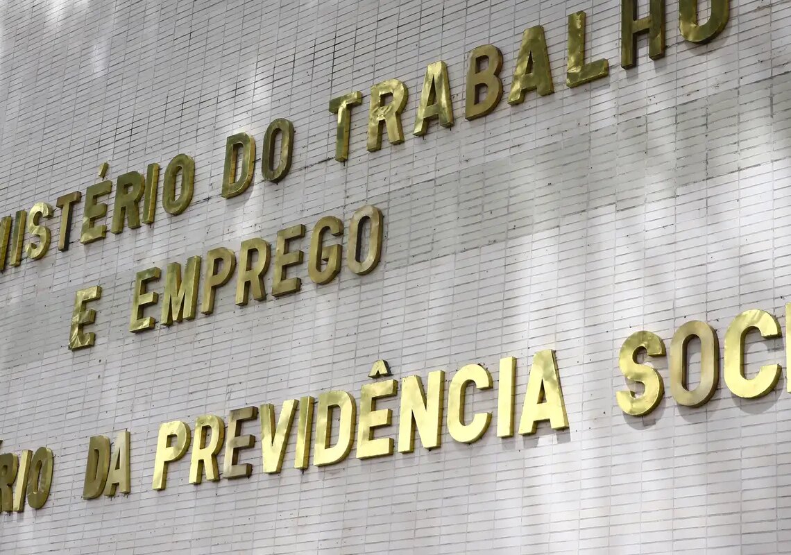 Governo notifica patrões sobre atraso do FGTS de empregadas domésticas