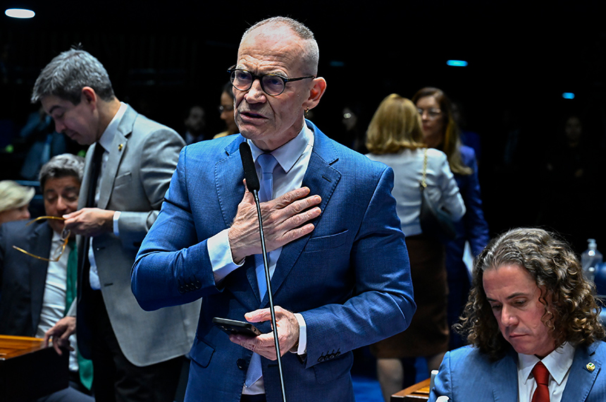 Plenário aprova voto de pesar pelo falecimento do servidor Nilo Barroso Neto — Senado Notícias