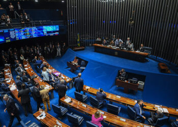 Plenário tem MP que zera conta de luz e projetos de prevenção ao suicídio — Senado Notícias